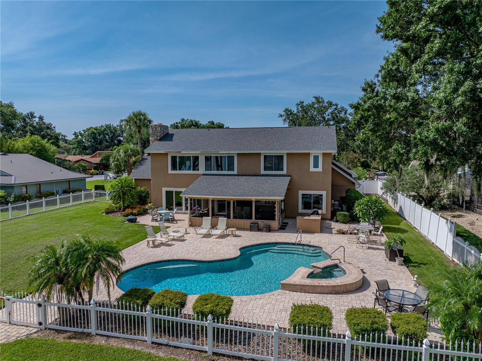 1123 CYPRESS PT W