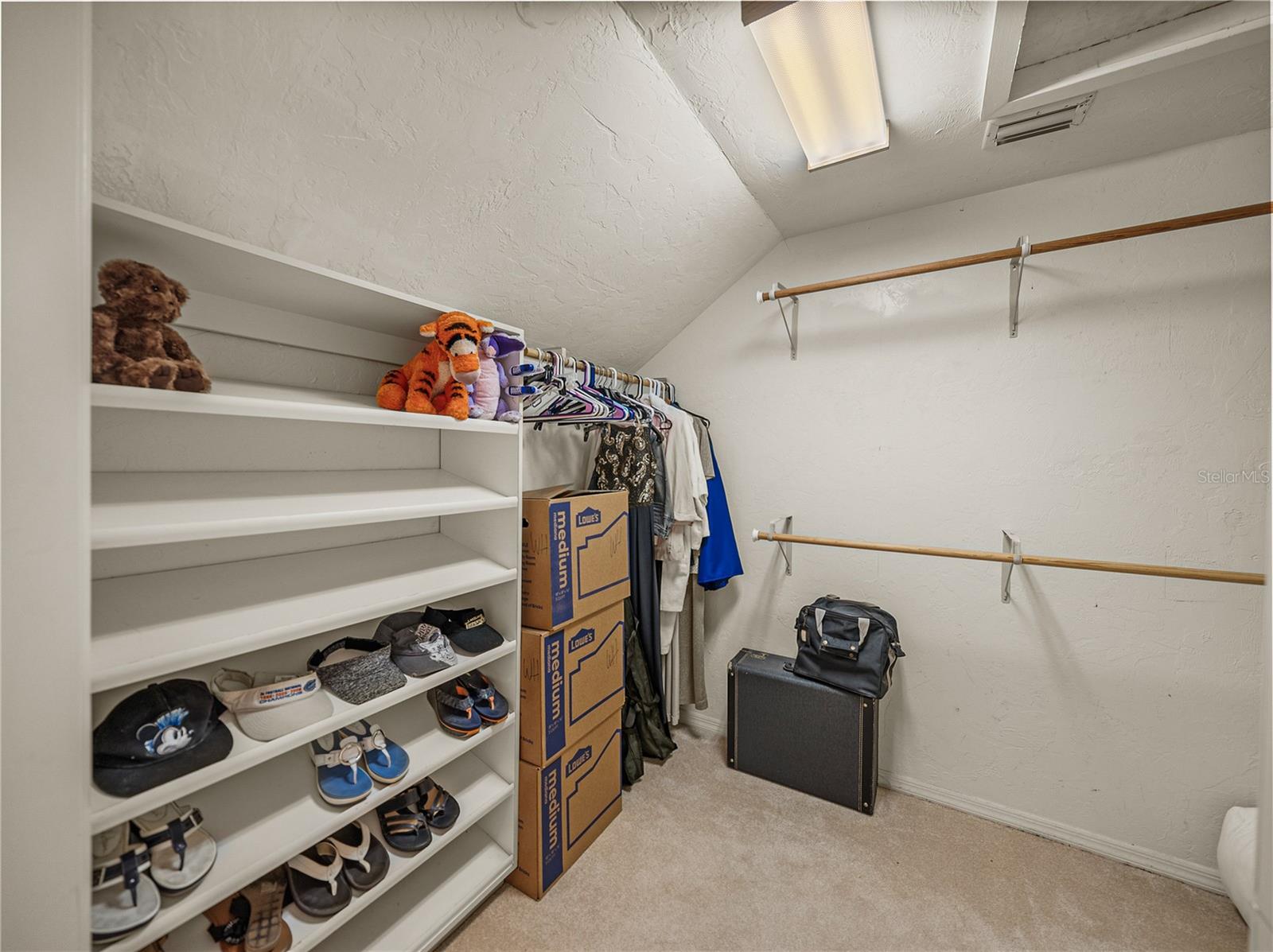 1123 CYPRESS PT W