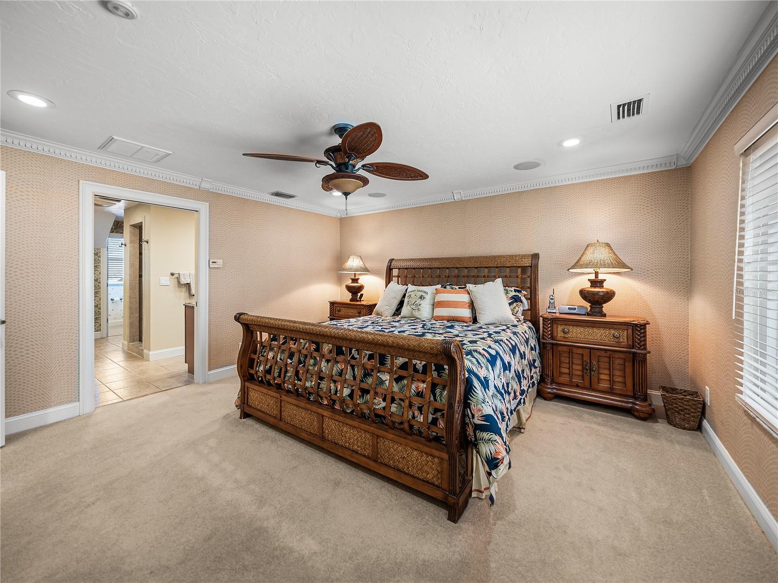 1123 CYPRESS PT W