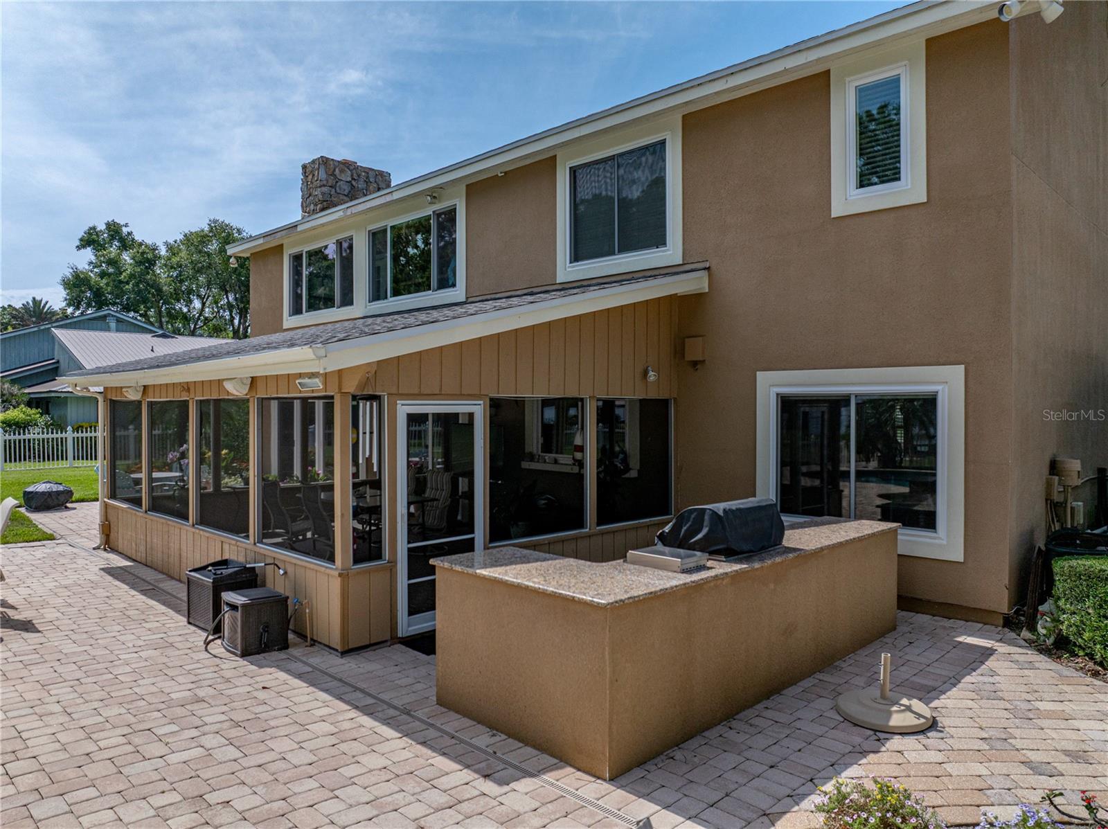 1123 CYPRESS PT W