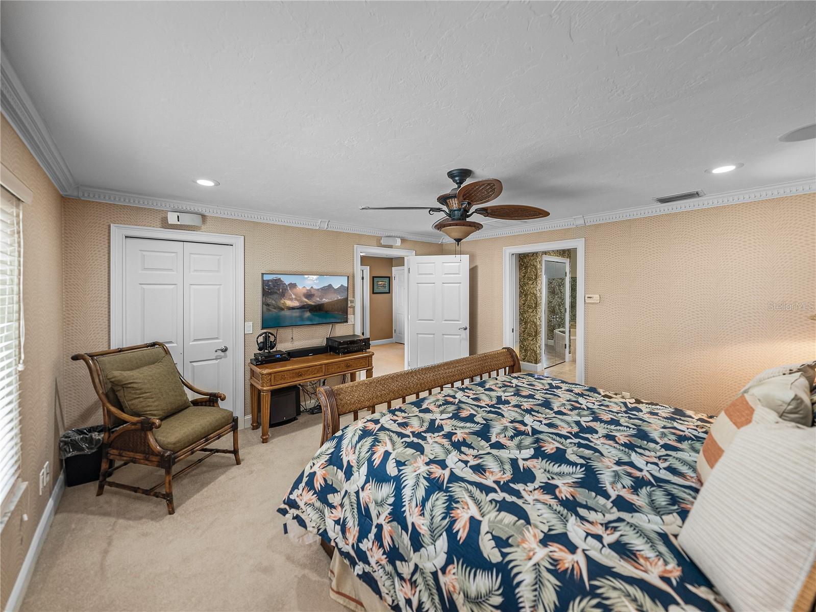 1123 CYPRESS PT W