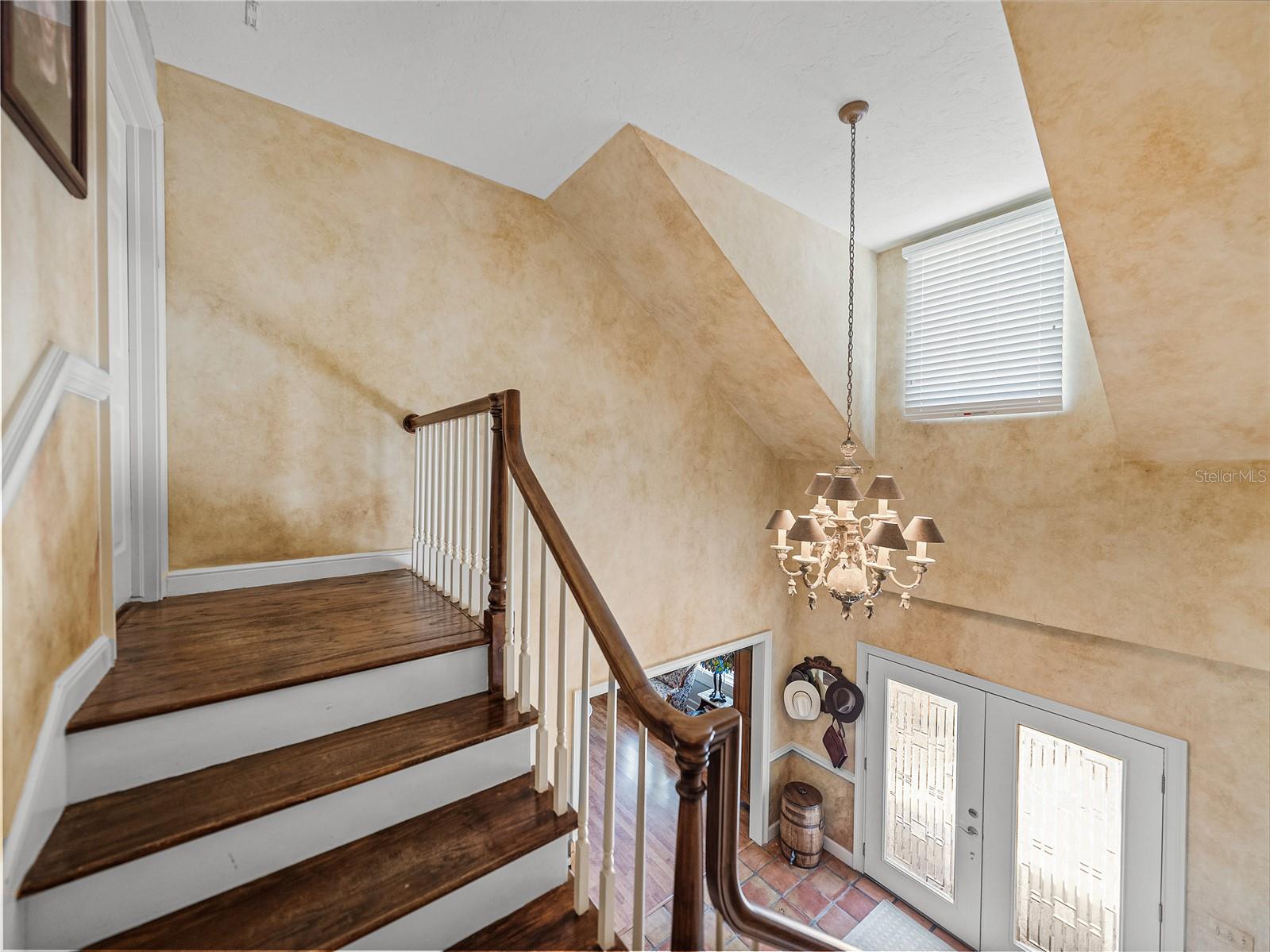 1123 CYPRESS PT W