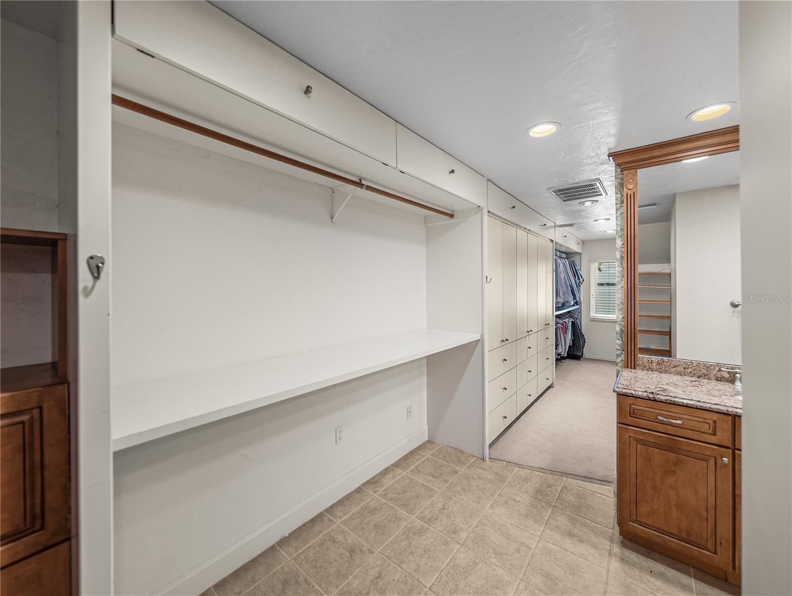 1123 CYPRESS PT W