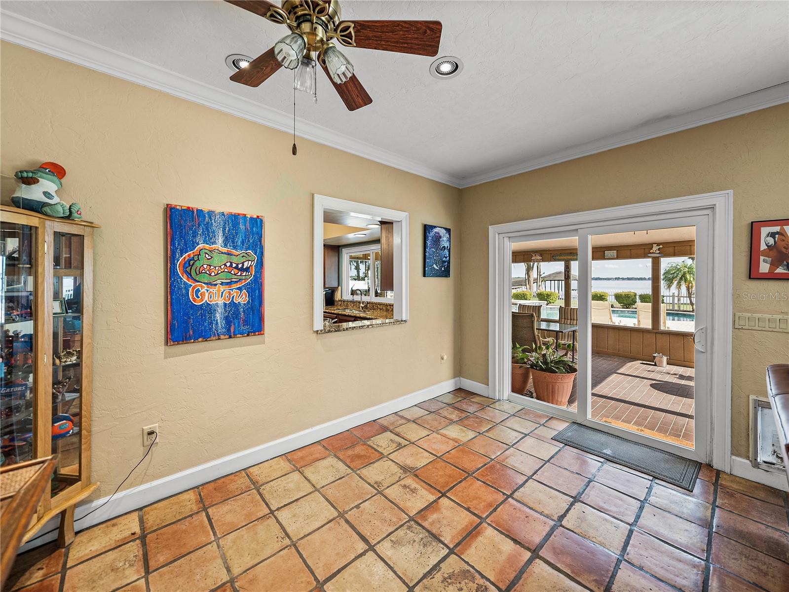 1123 CYPRESS PT W