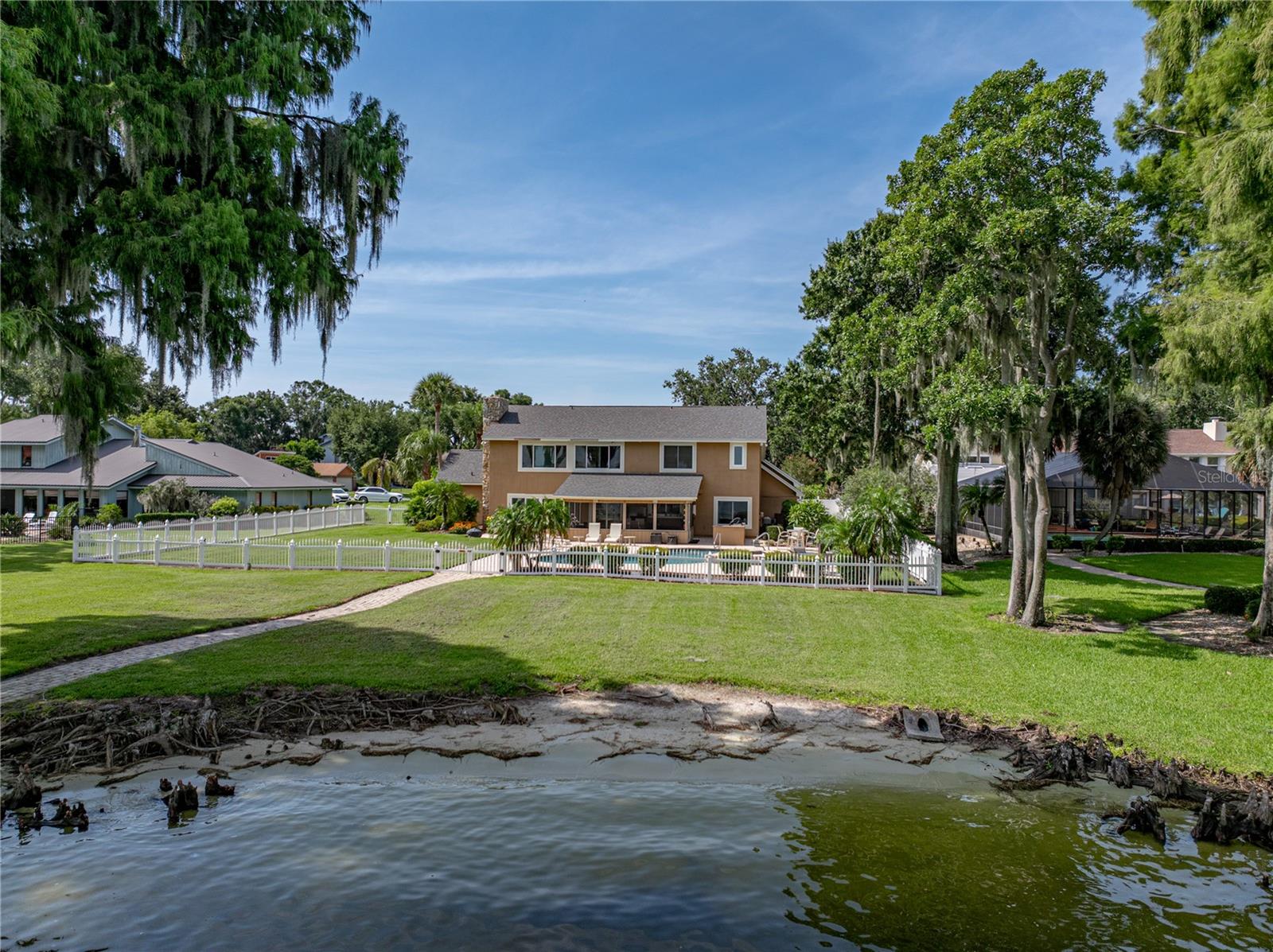 1123 CYPRESS PT W