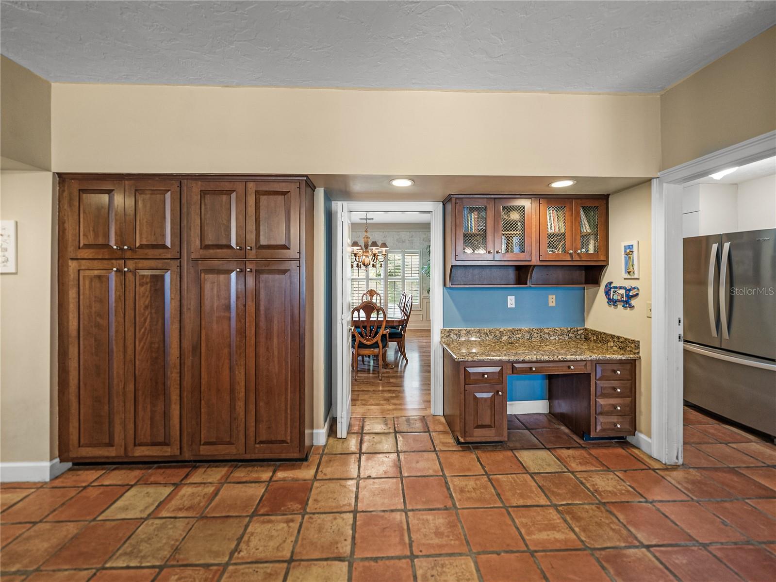 1123 CYPRESS PT W