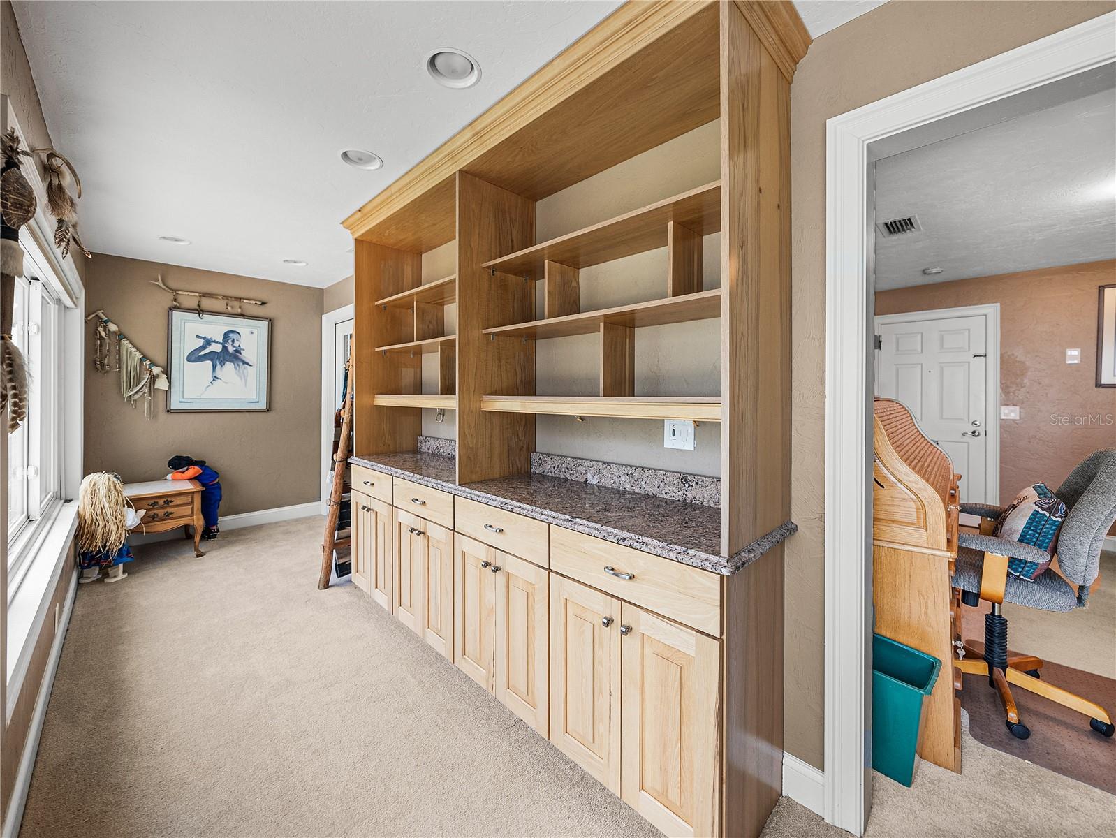 1123 CYPRESS PT W