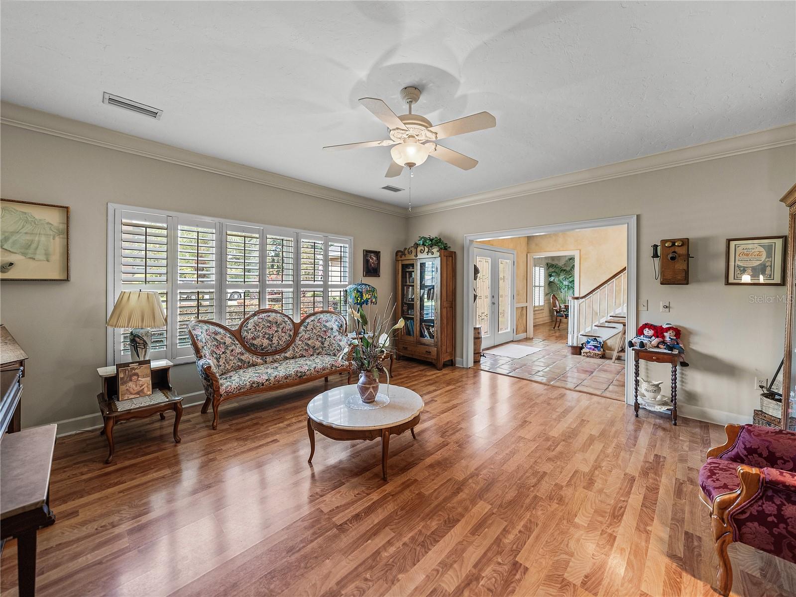 1123 CYPRESS PT W