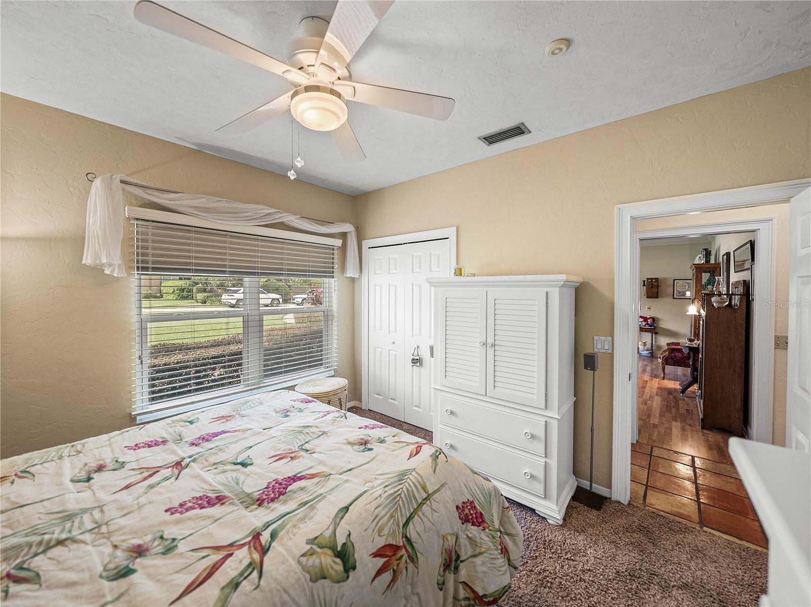 1123 CYPRESS PT W