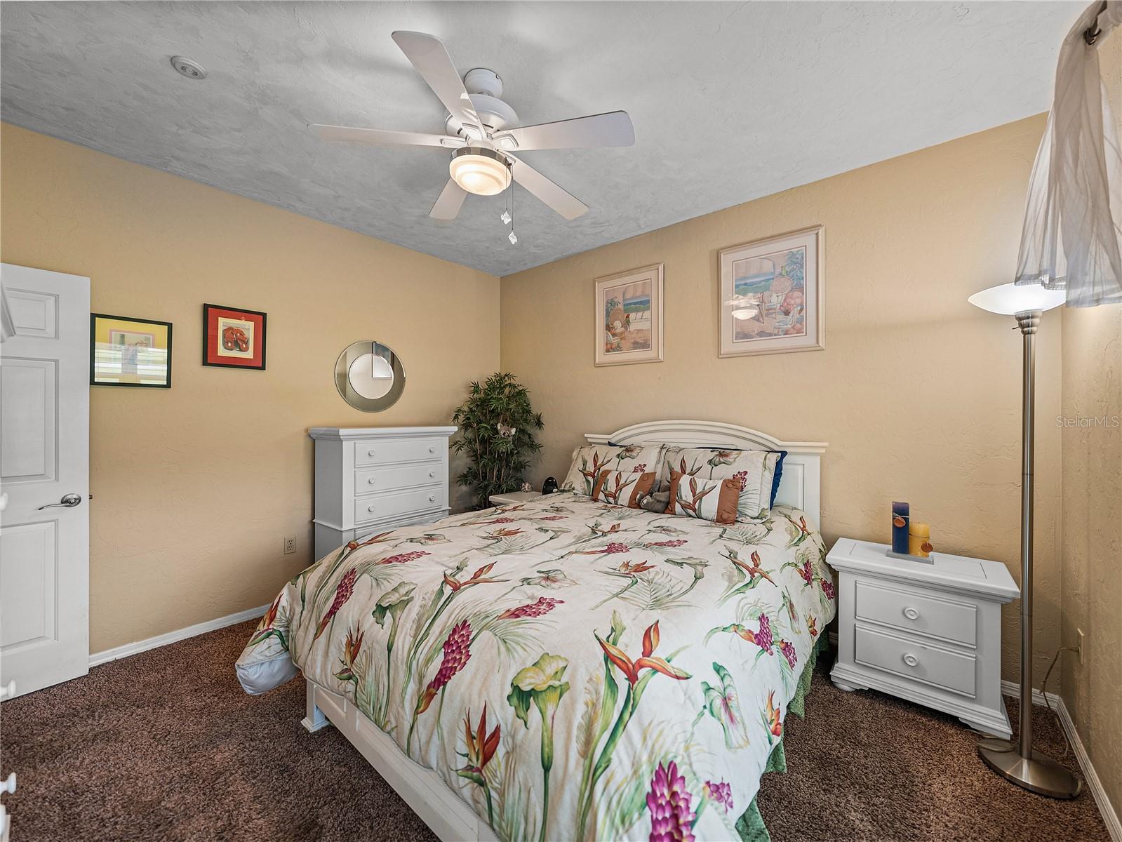 1123 CYPRESS PT W