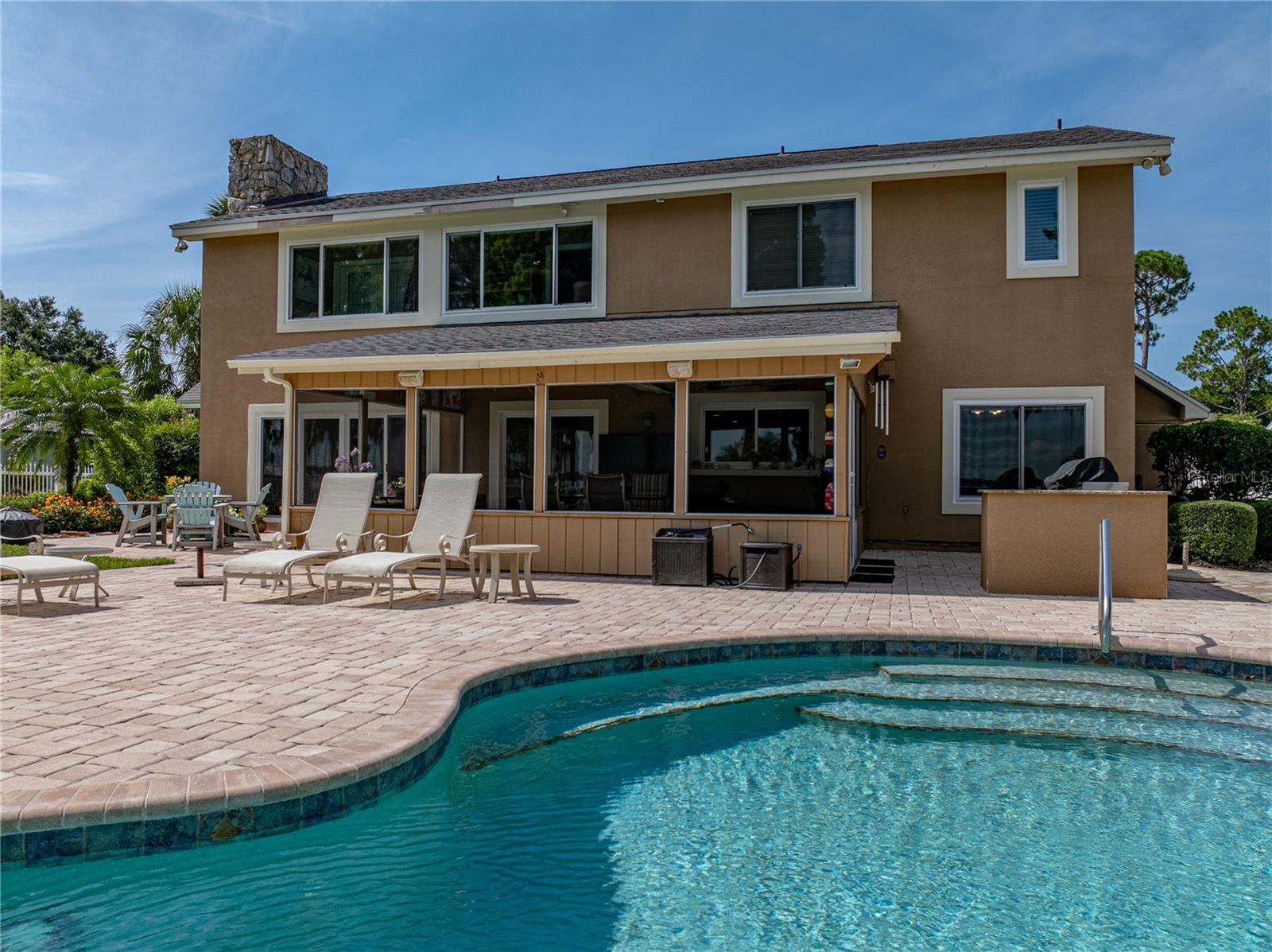 1123 CYPRESS PT W