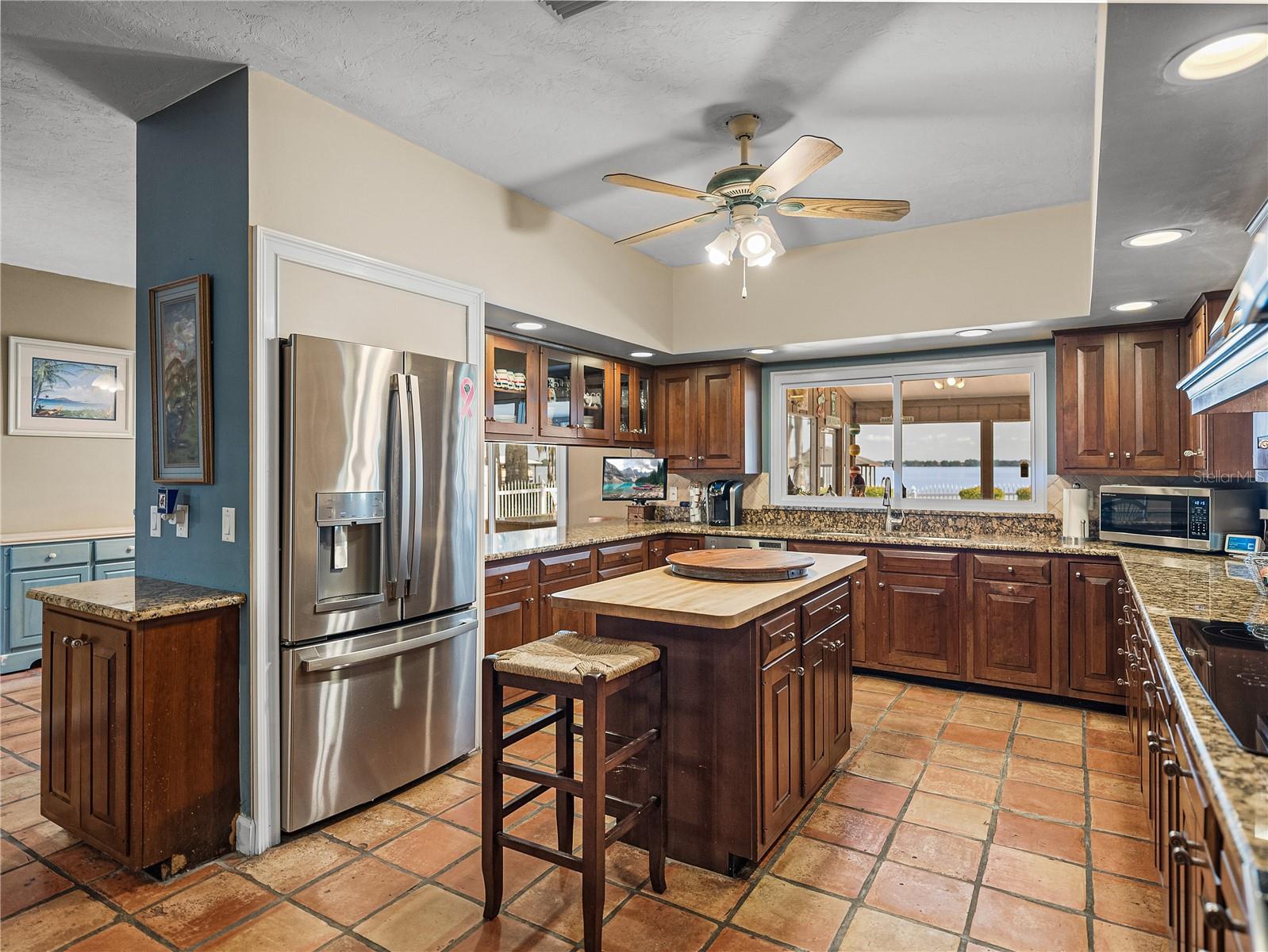 1123 CYPRESS PT W