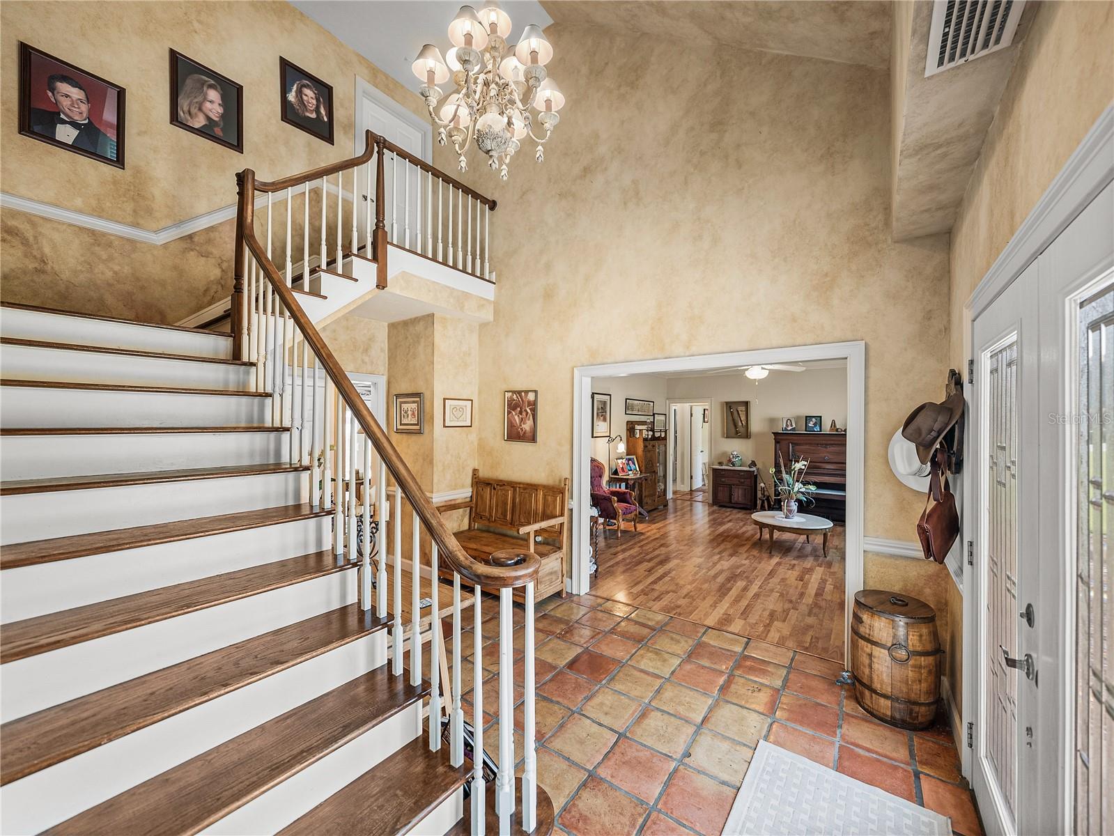1123 CYPRESS PT W