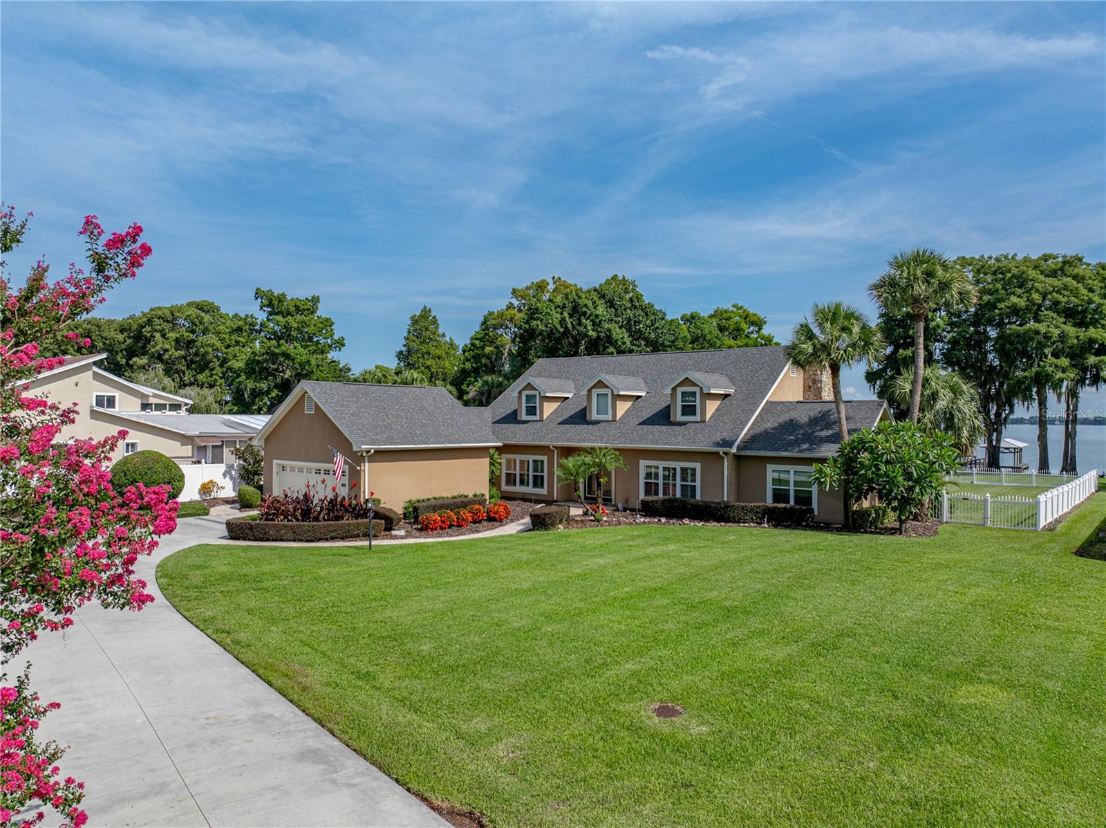 1123 CYPRESS PT W