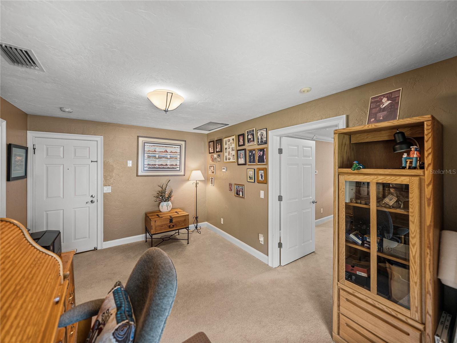 1123 CYPRESS PT W