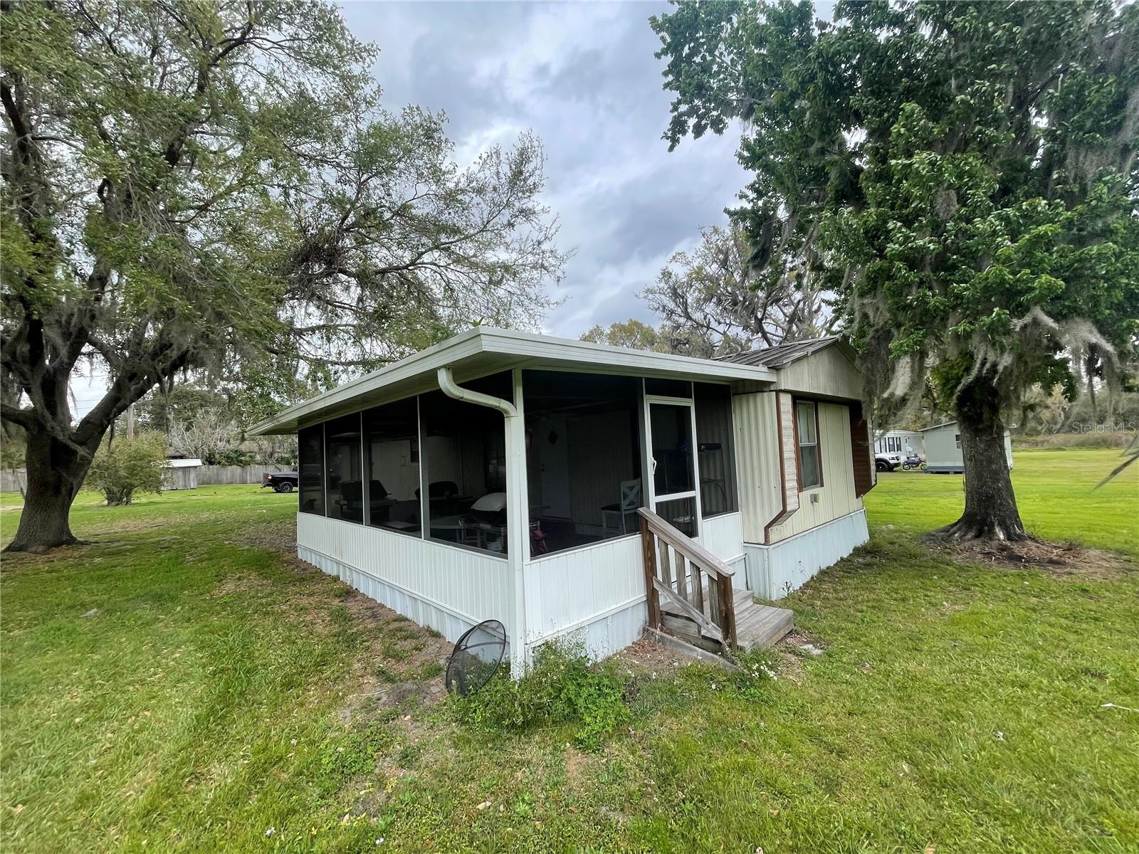 610 GROVE DR