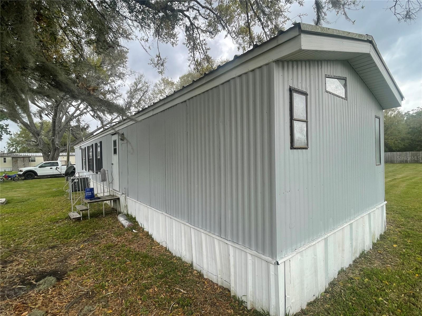 612 GROVE DR