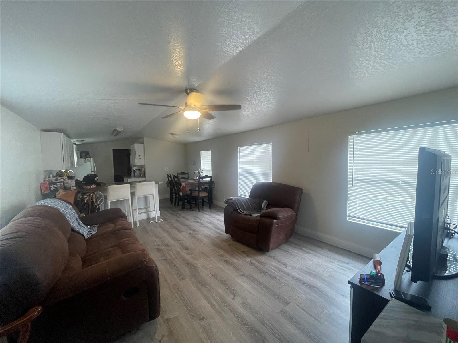 612 GROVE DR