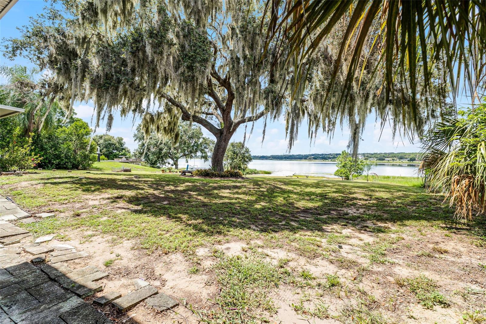 1041 SUNSET DR
