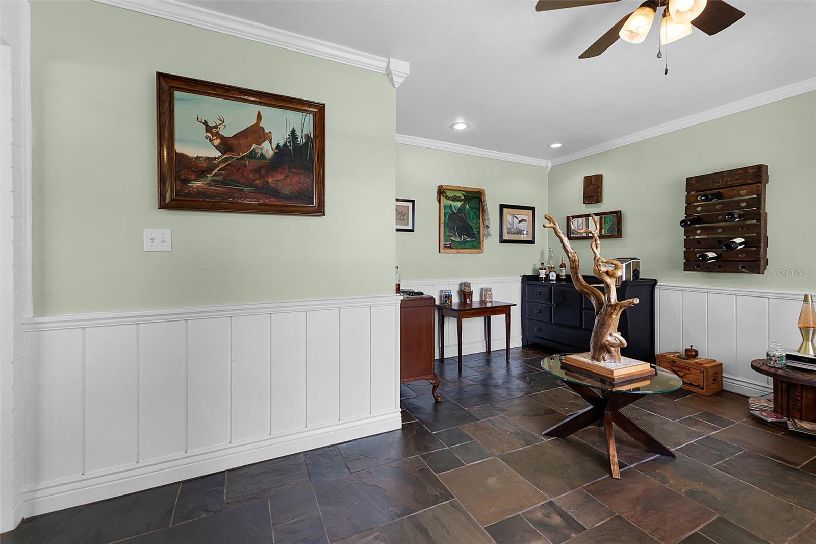 1041 SUNSET DR
