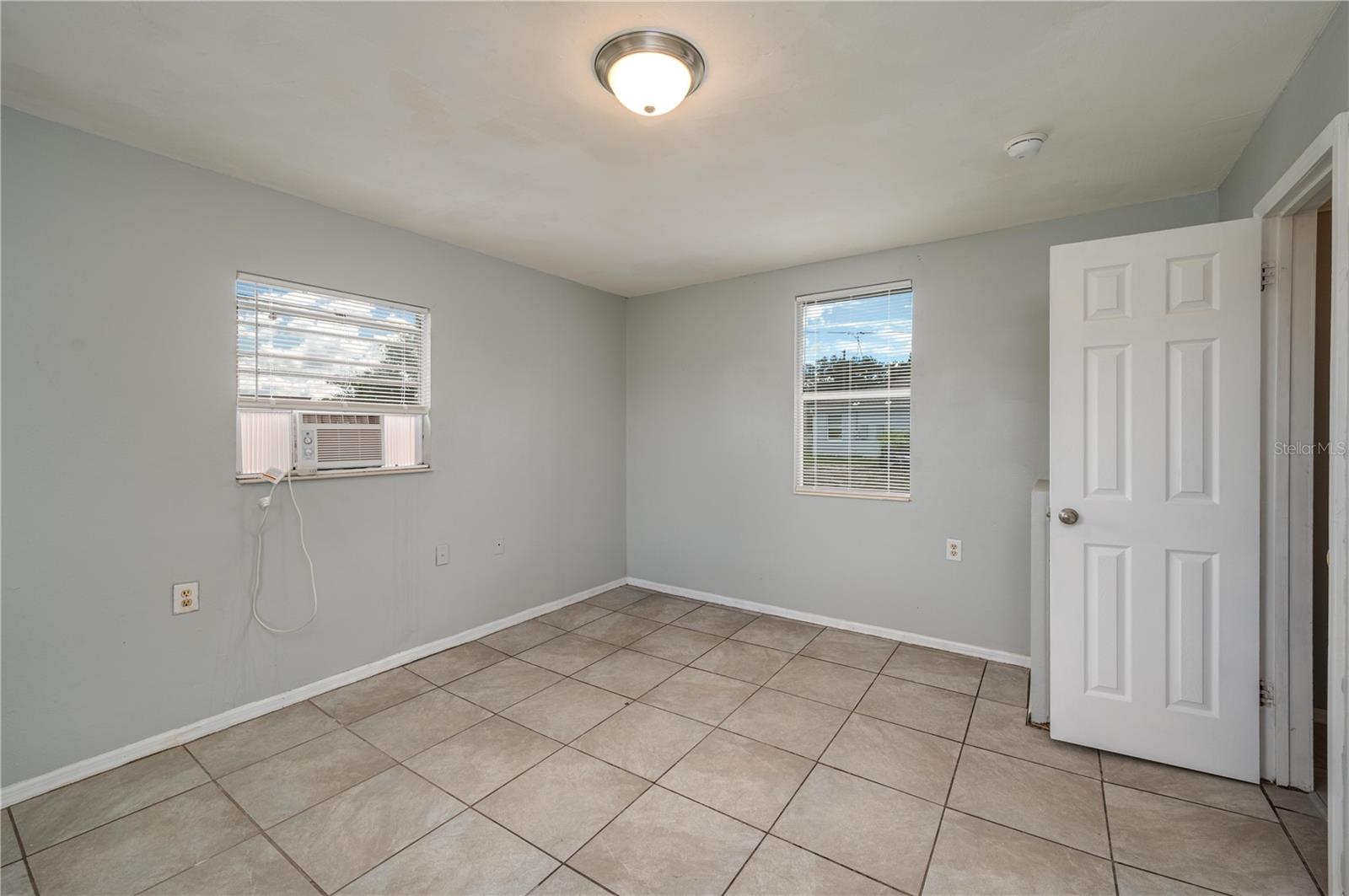 520 W JACKSON AVE