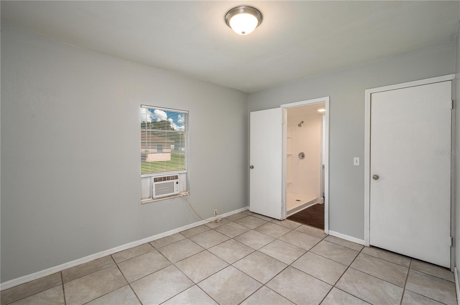 520 W JACKSON AVE
