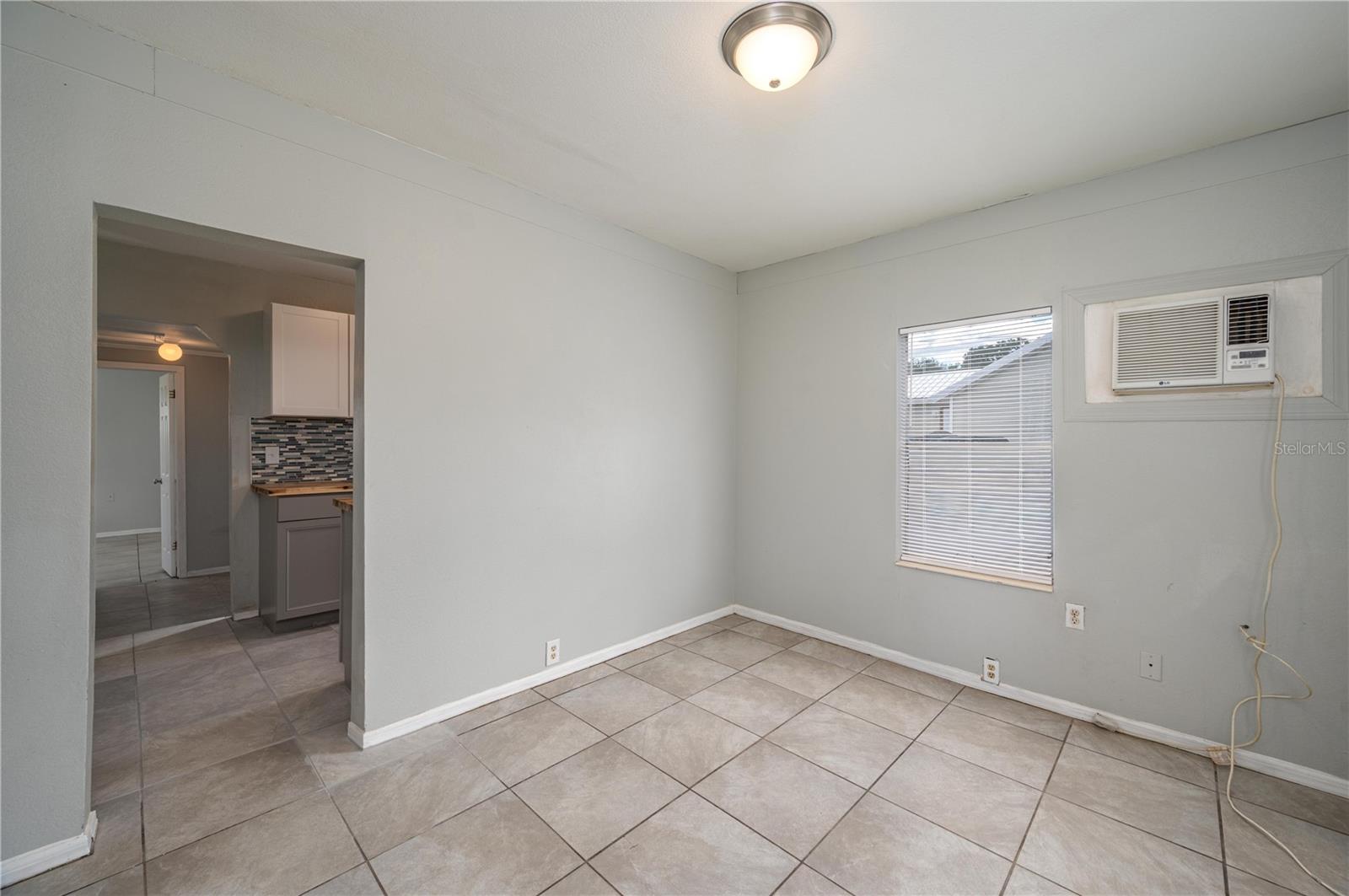 520 W JACKSON AVE