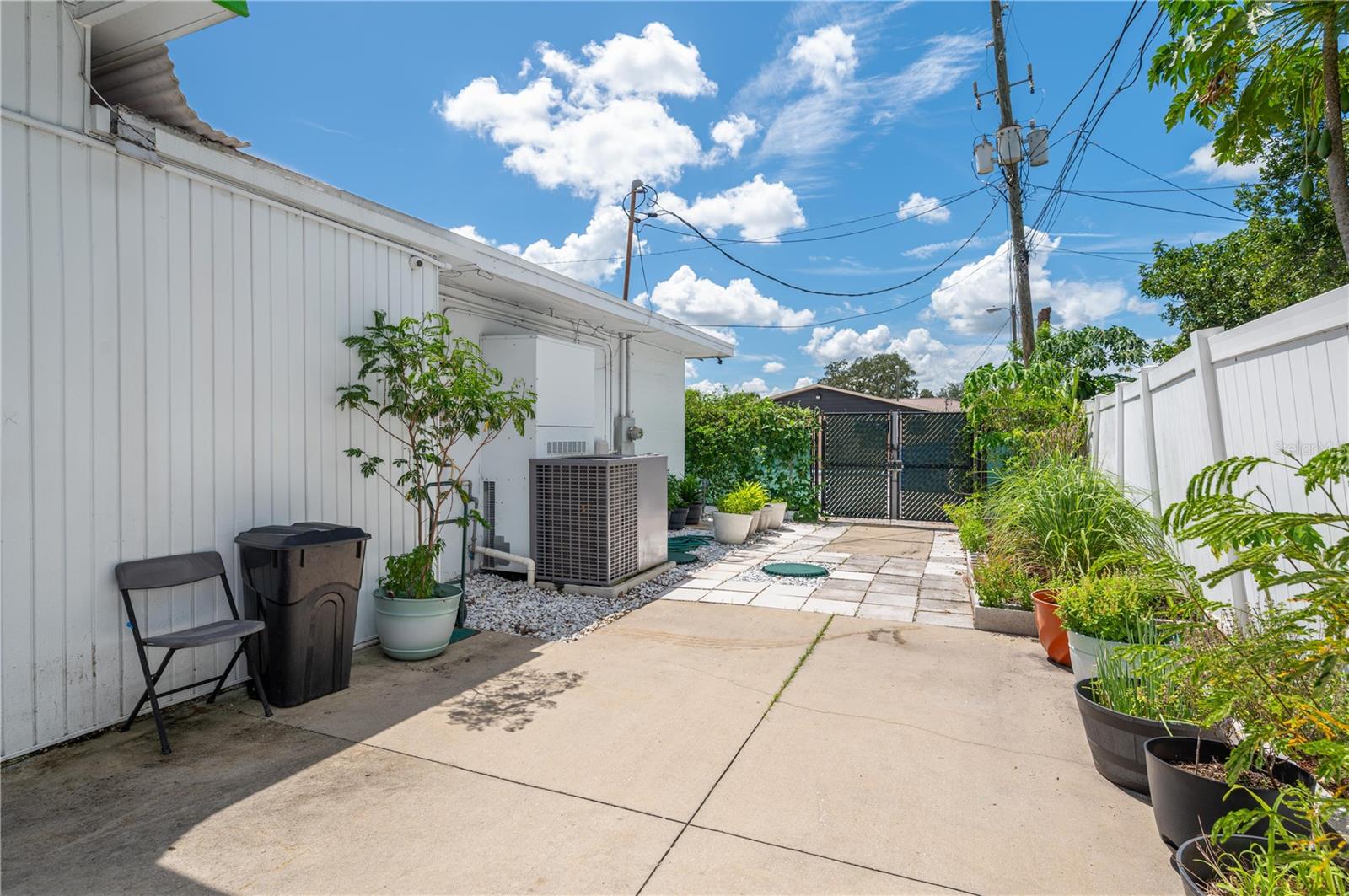 114 W CENTRAL AVE