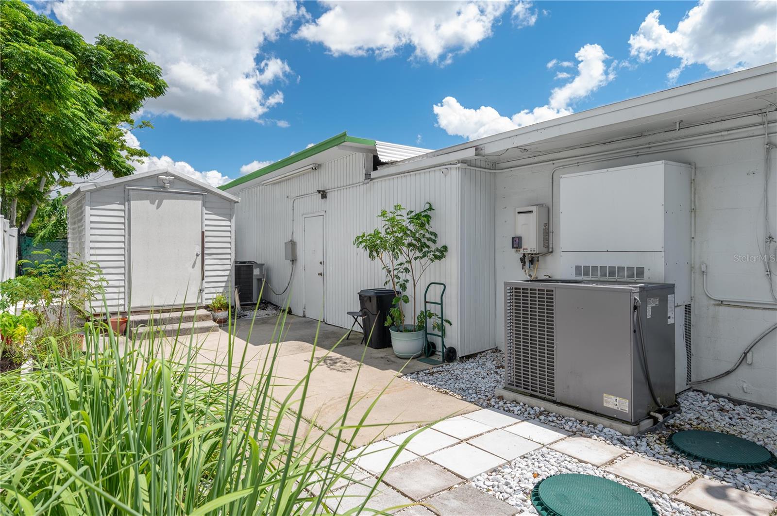 114 W CENTRAL AVE