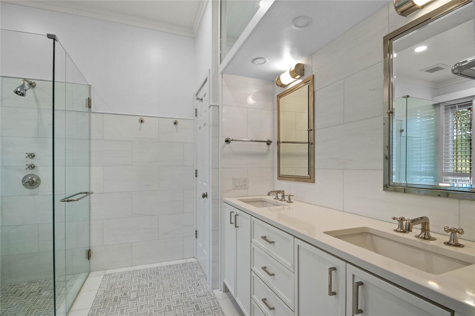 2300 N SCENIC HWY #37