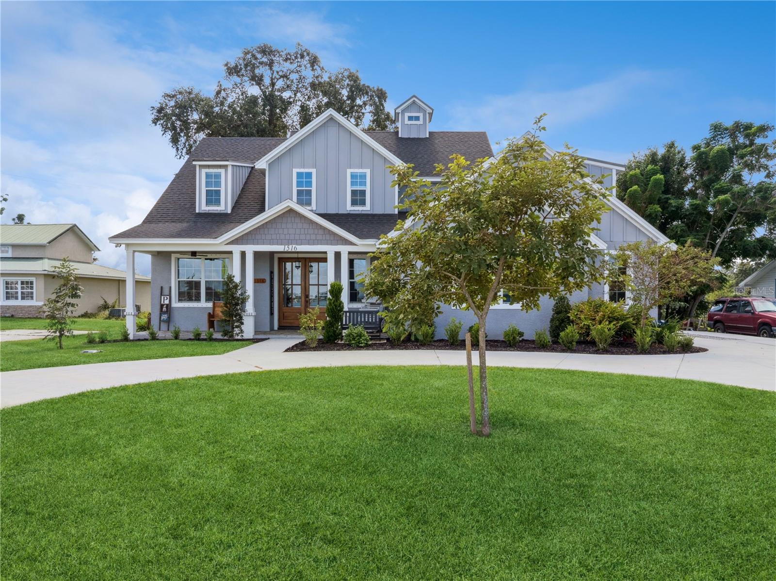 1516 S LAKE HOWARD DR