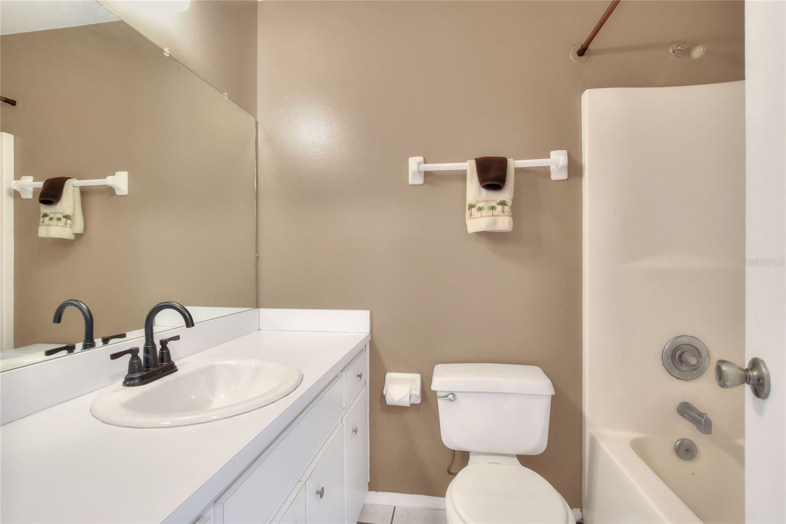 36 FAIRWAY DR