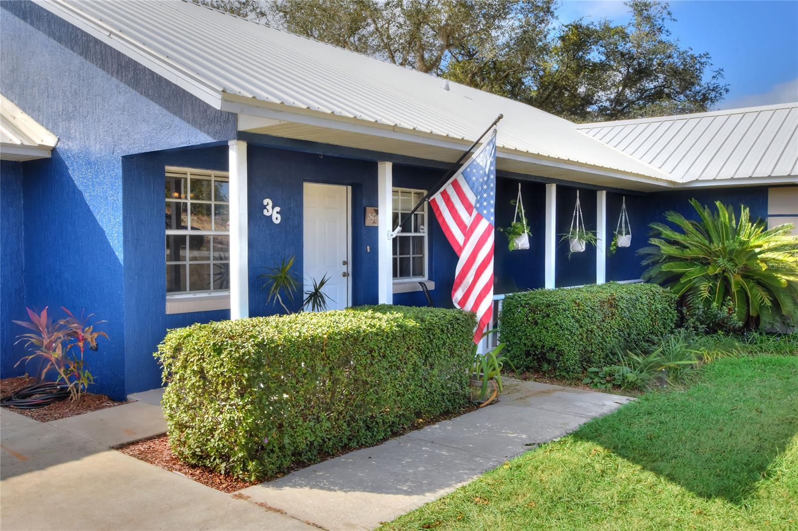 36 FAIRWAY DR