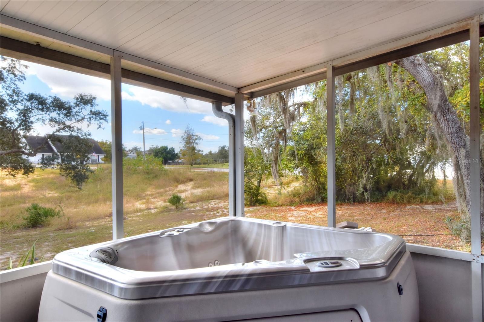 36 FAIRWAY DR