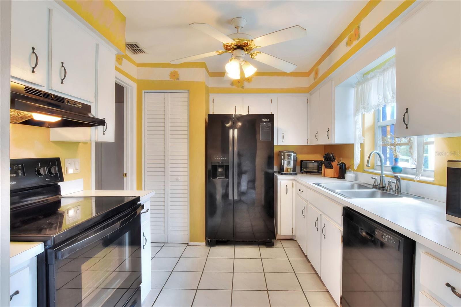 36 FAIRWAY DR