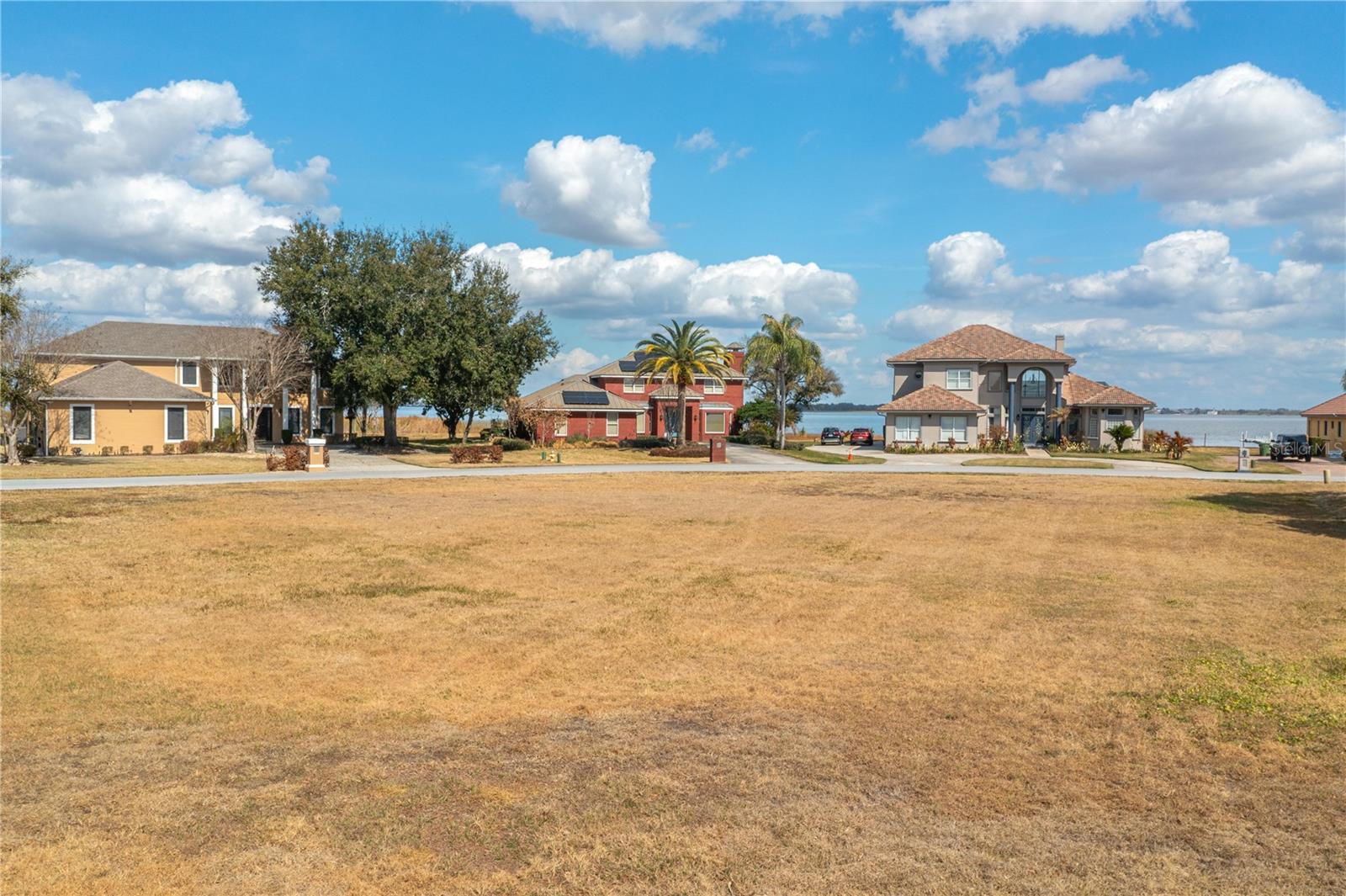 332 HAMILTON SHORE DR