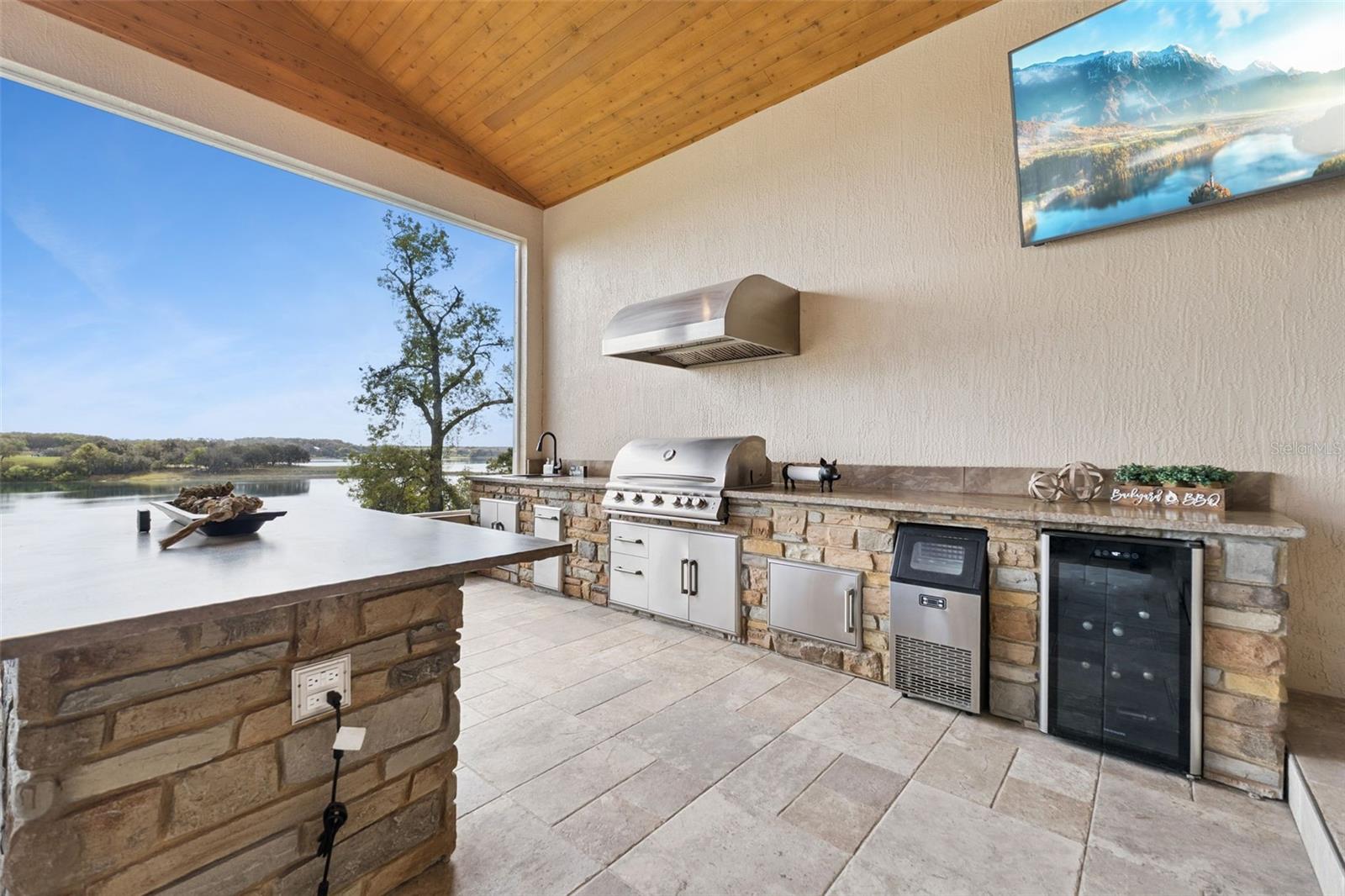 3231 HARBOR BEACH DR