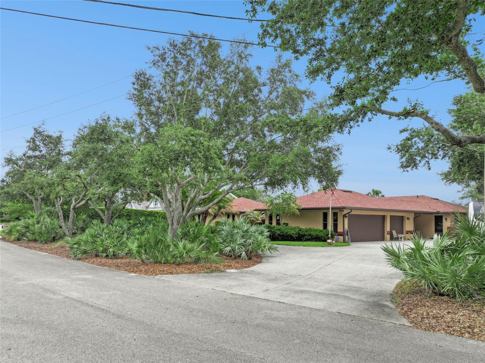 1041 COUNTRY LAKE CIR