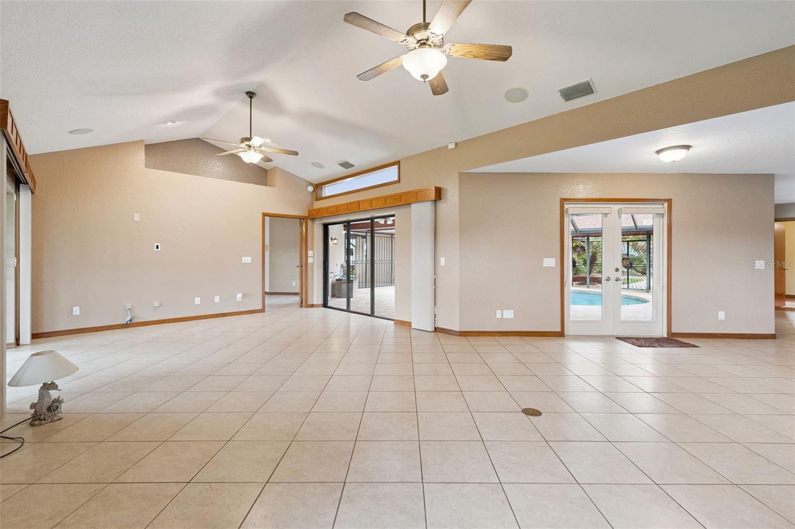 1041 COUNTRY LAKE CIR
