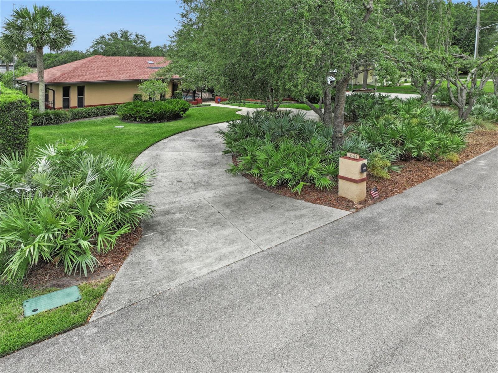 1041 COUNTRY LAKE CIR