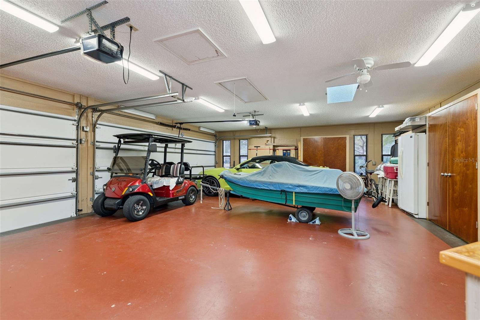1041 COUNTRY LAKE CIR