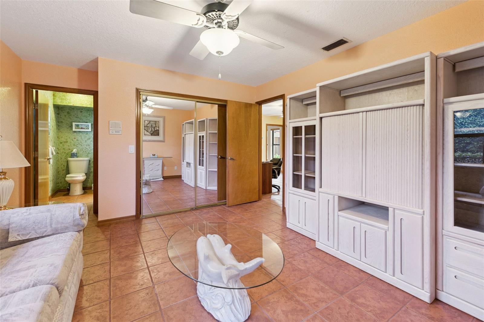 1041 COUNTRY LAKE CIR