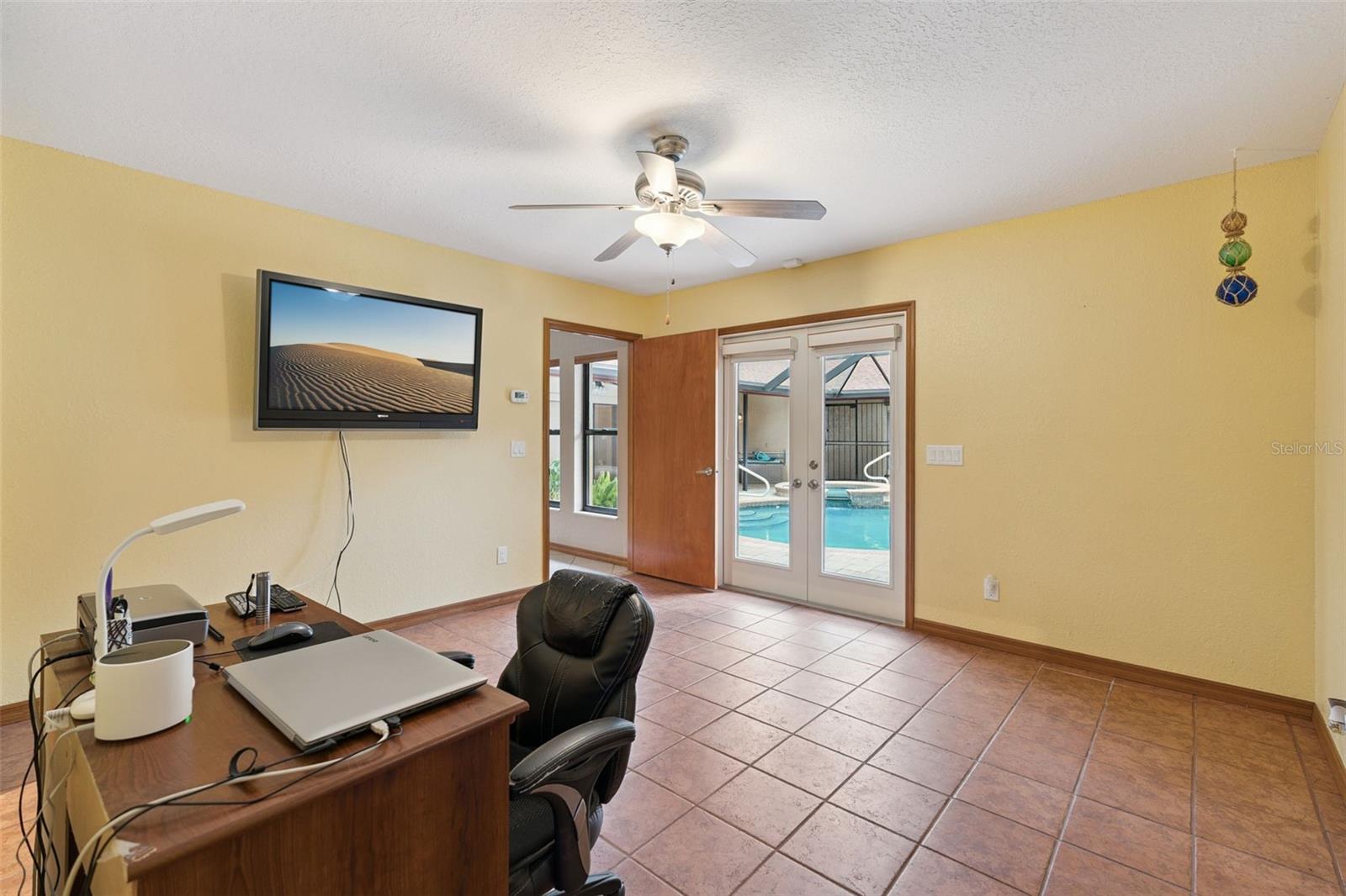 1041 COUNTRY LAKE CIR