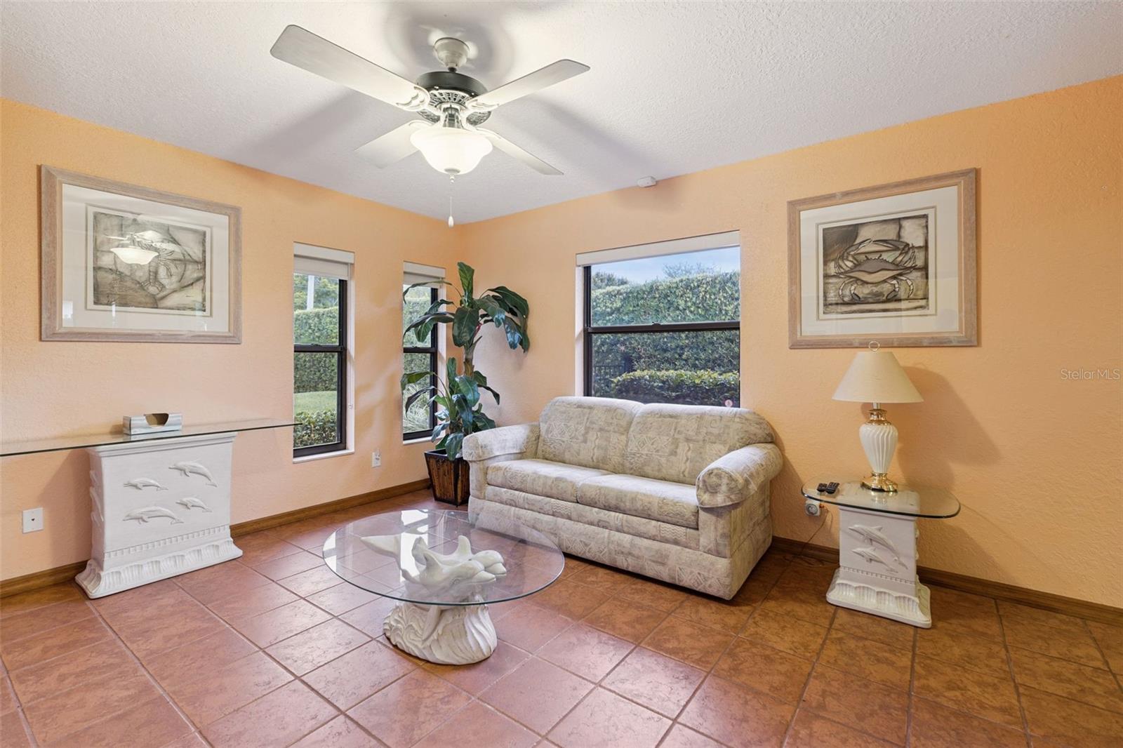 1041 COUNTRY LAKE CIR