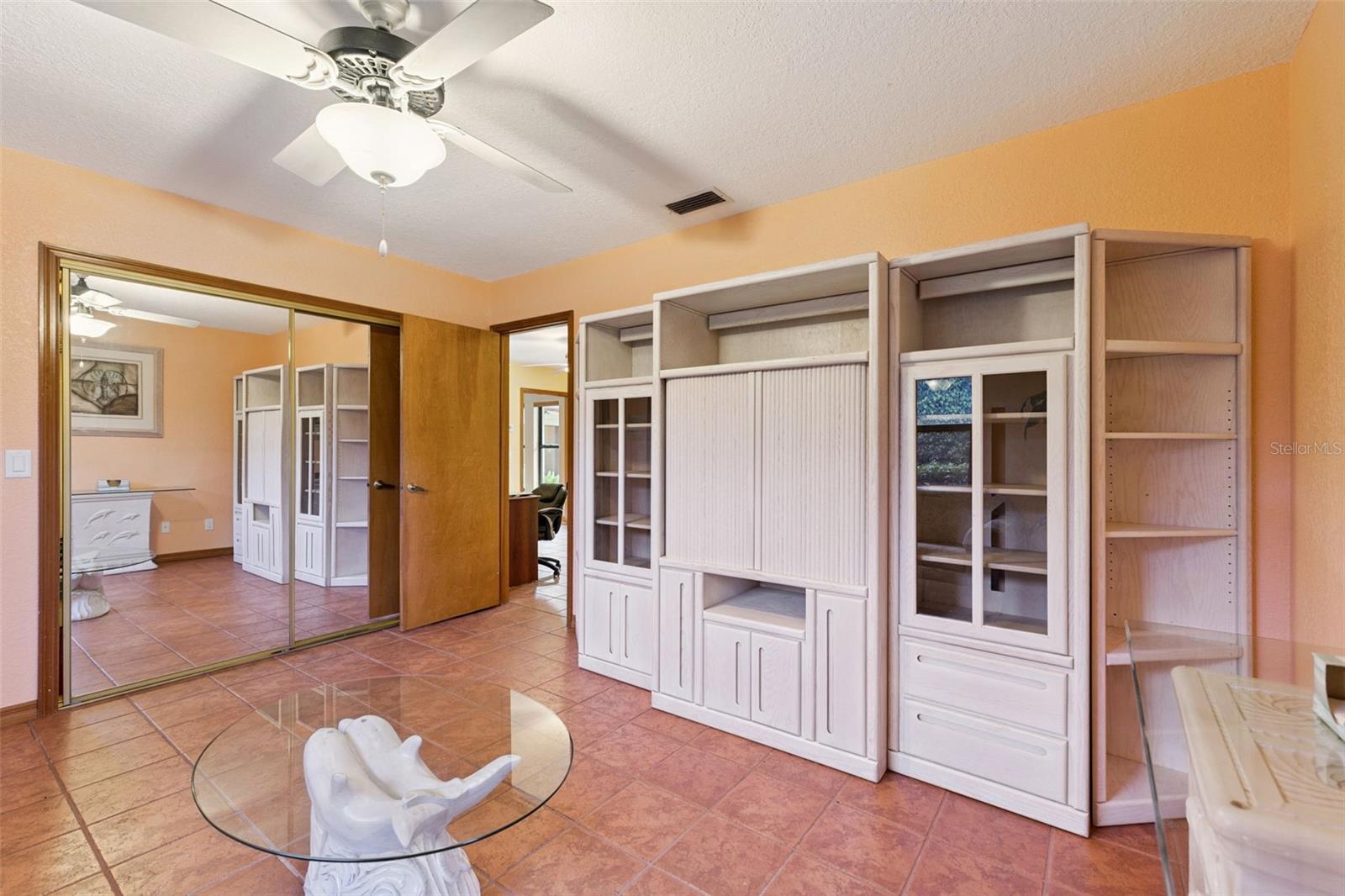 1041 COUNTRY LAKE CIR