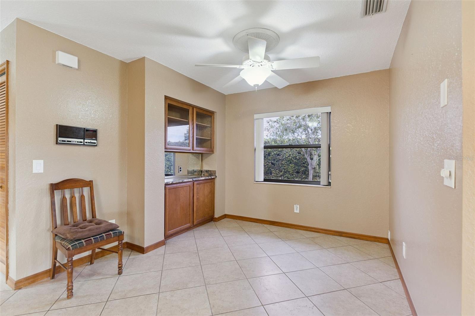 1041 COUNTRY LAKE CIR