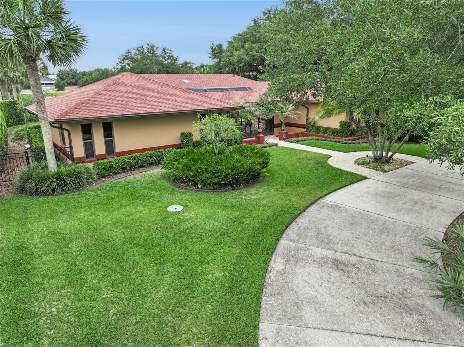 1041 COUNTRY LAKE CIR