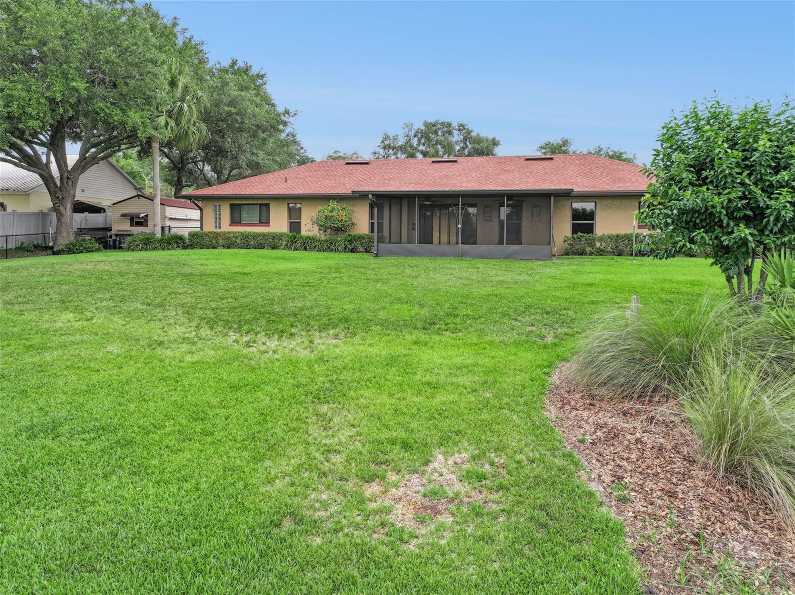 1041 COUNTRY LAKE CIR