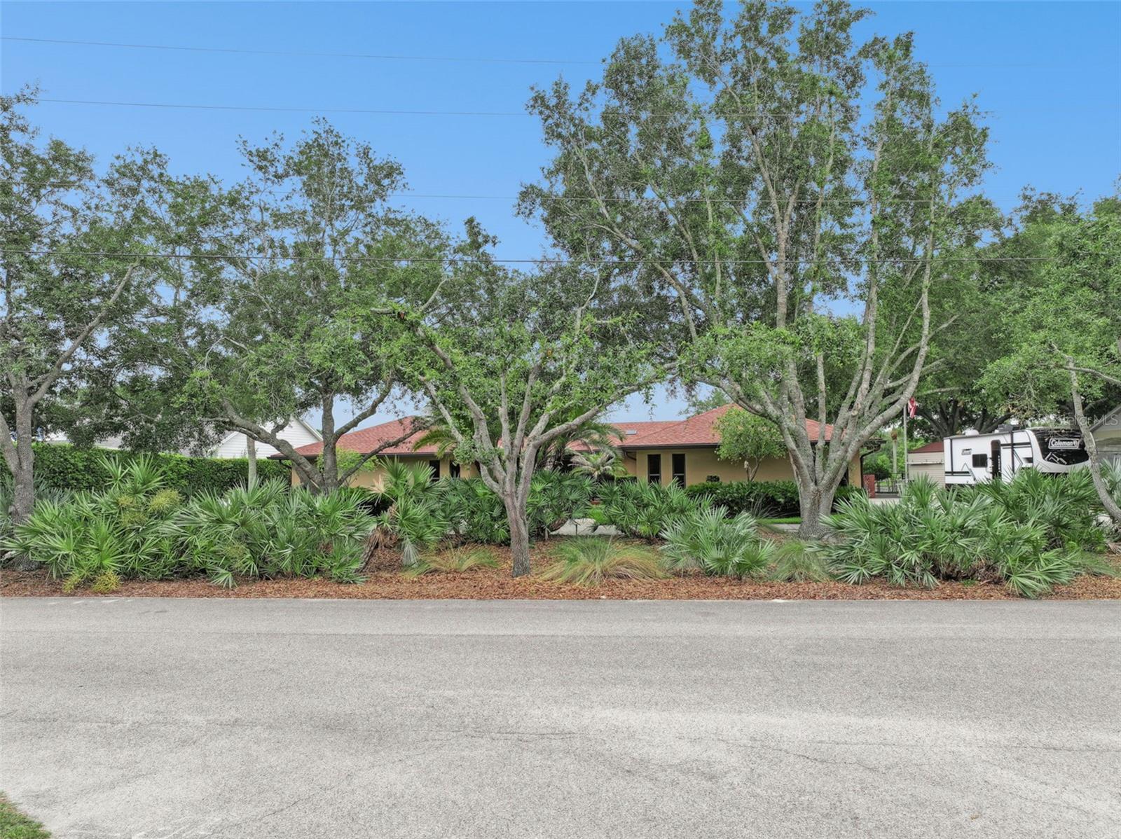1041 COUNTRY LAKE CIR