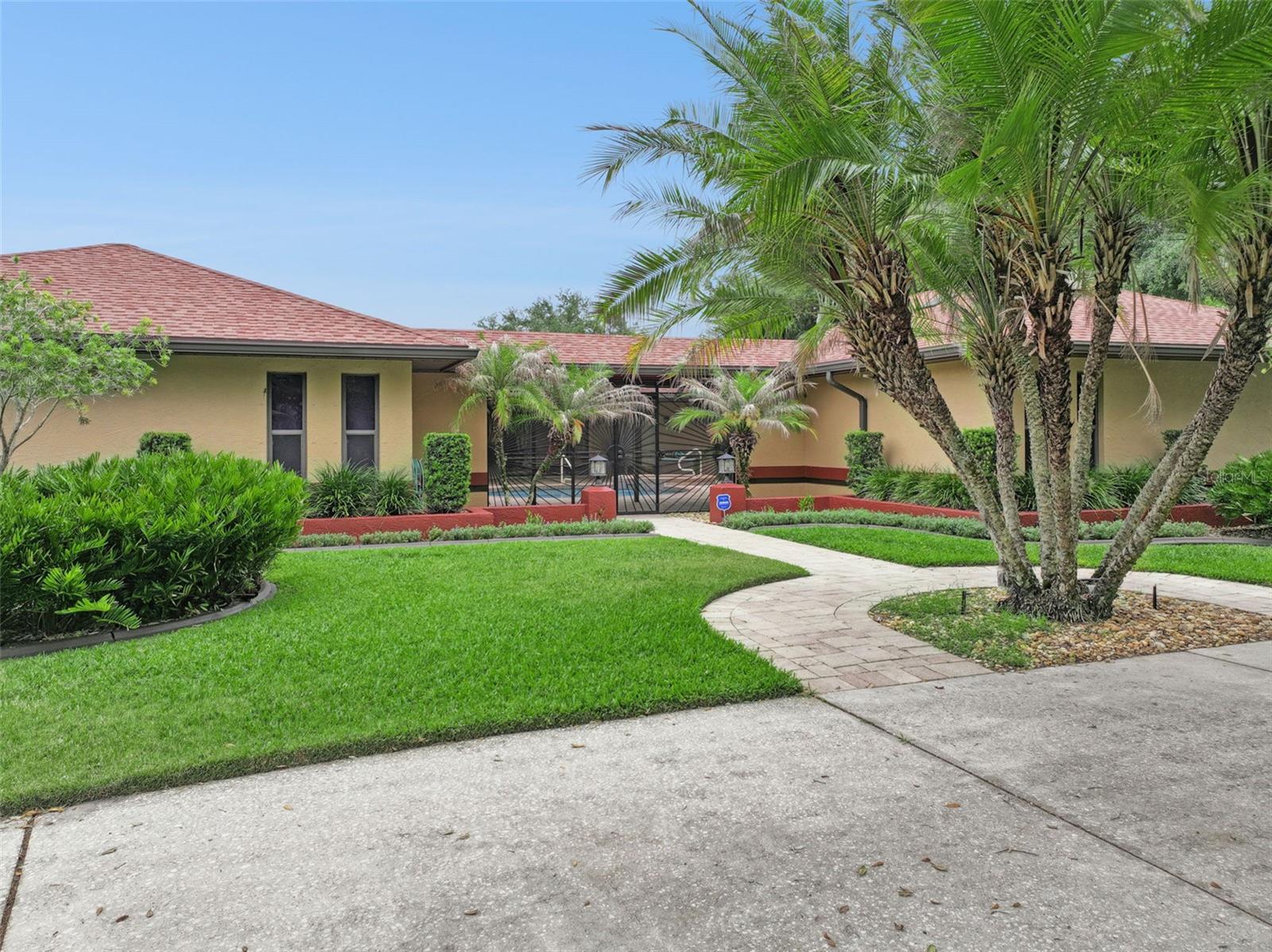 1041 COUNTRY LAKE CIR
